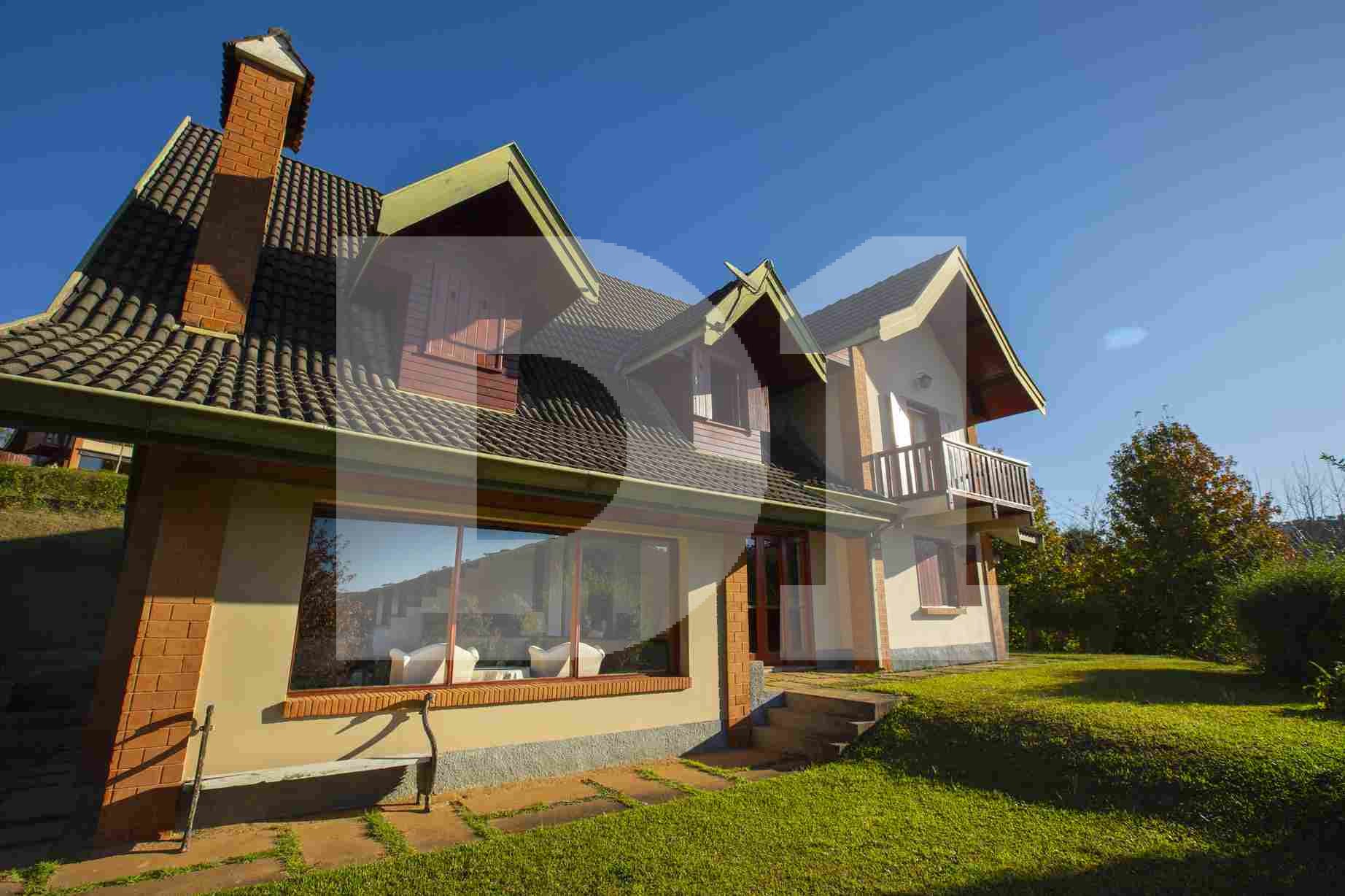 S. da Mantiqueira - Campos do Jordão/SP - Terreno c/ 3 casas de ~700 m² (a.c.) e 5.821 m² (a.t.), localizado em Campos Do Jordão - SP