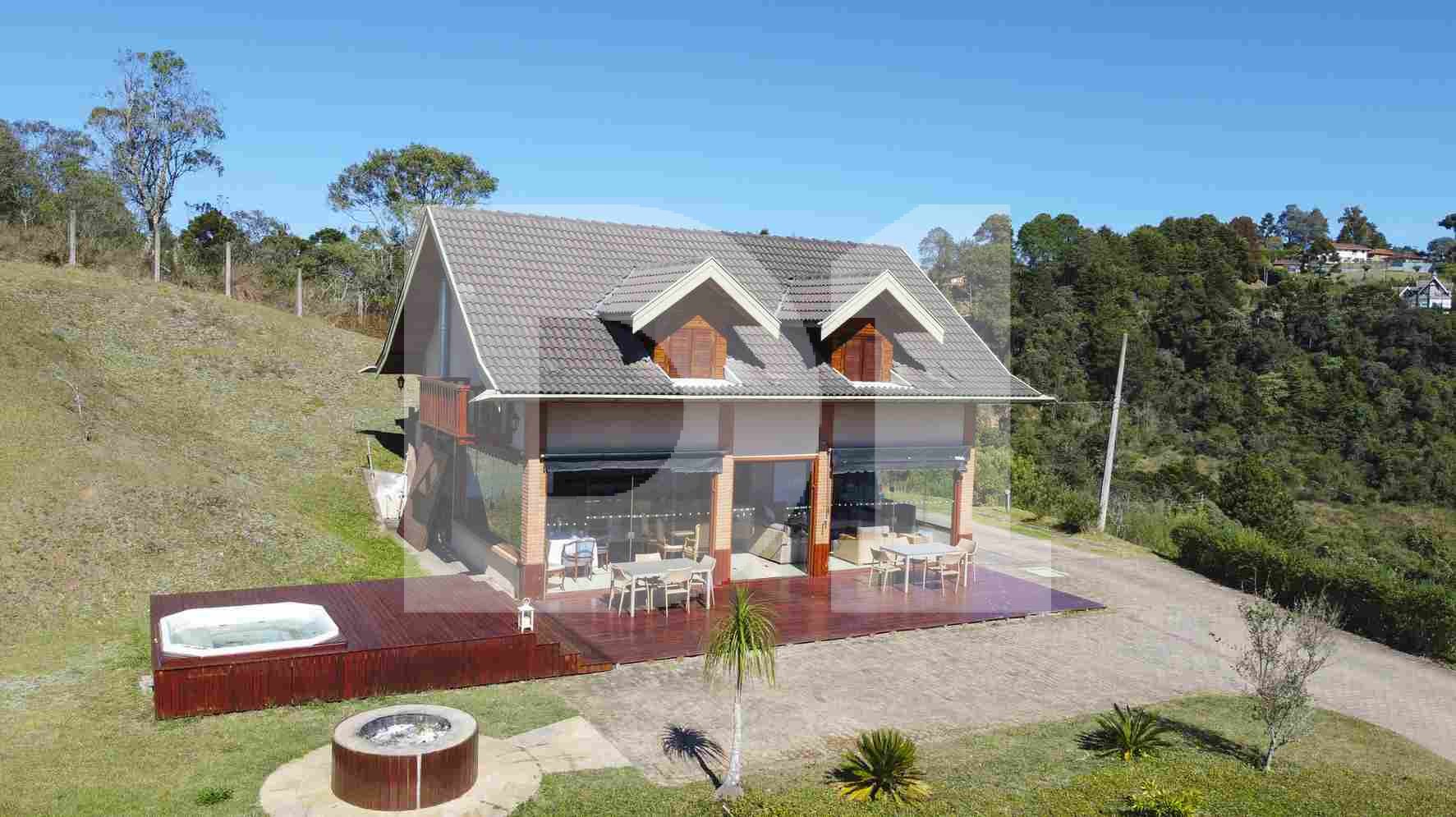 S. da Mantiqueira - Campos do Jordão/SP - Terreno c/ 3 casas de ~700 m² (a.c.) e 5.821 m² (a.t.), localizado em Campos Do Jordão - SP