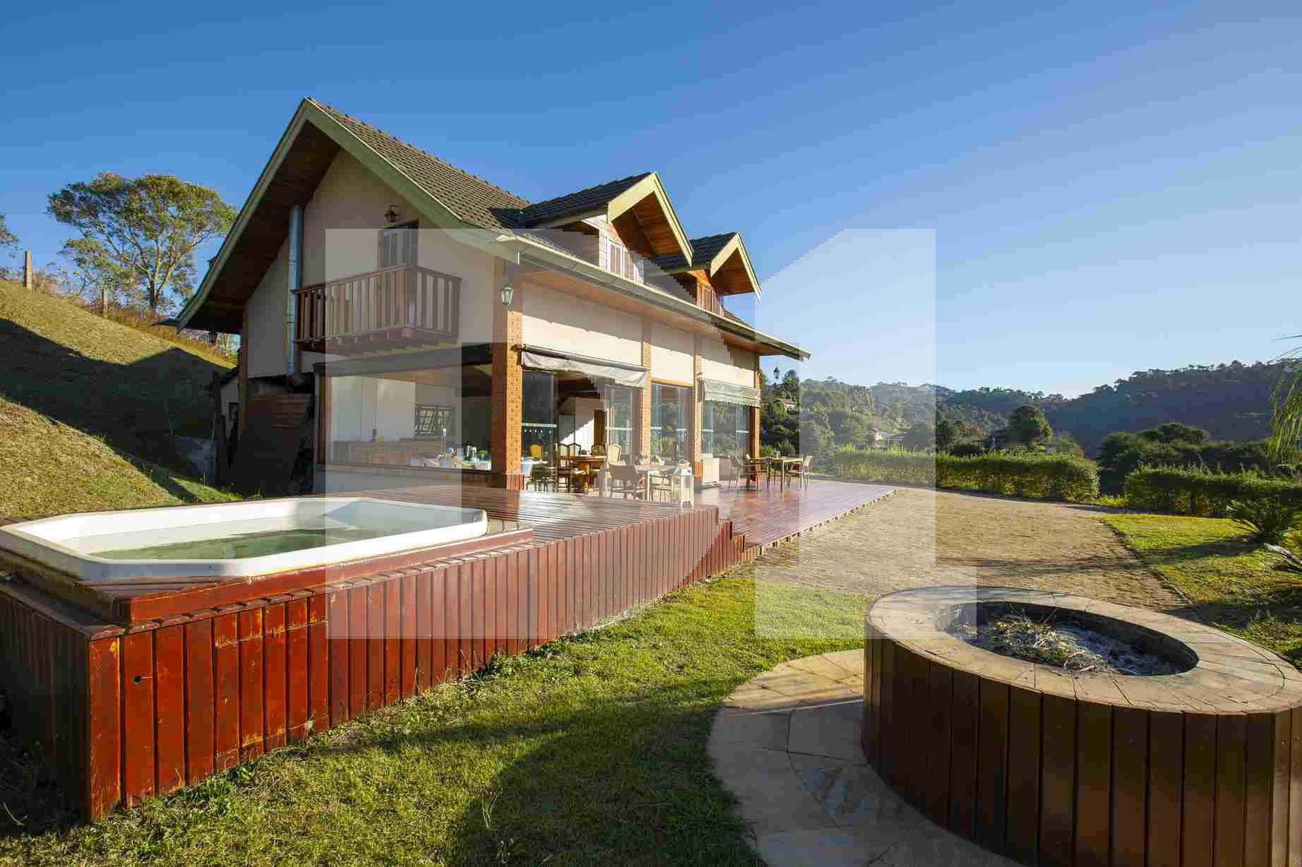 S. da Mantiqueira - Campos do Jordão/SP - Terreno c/ 3 casas de ~700 m² (a.c.) e 5.821 m² (a.t.), localizado em Campos Do Jordão - SP