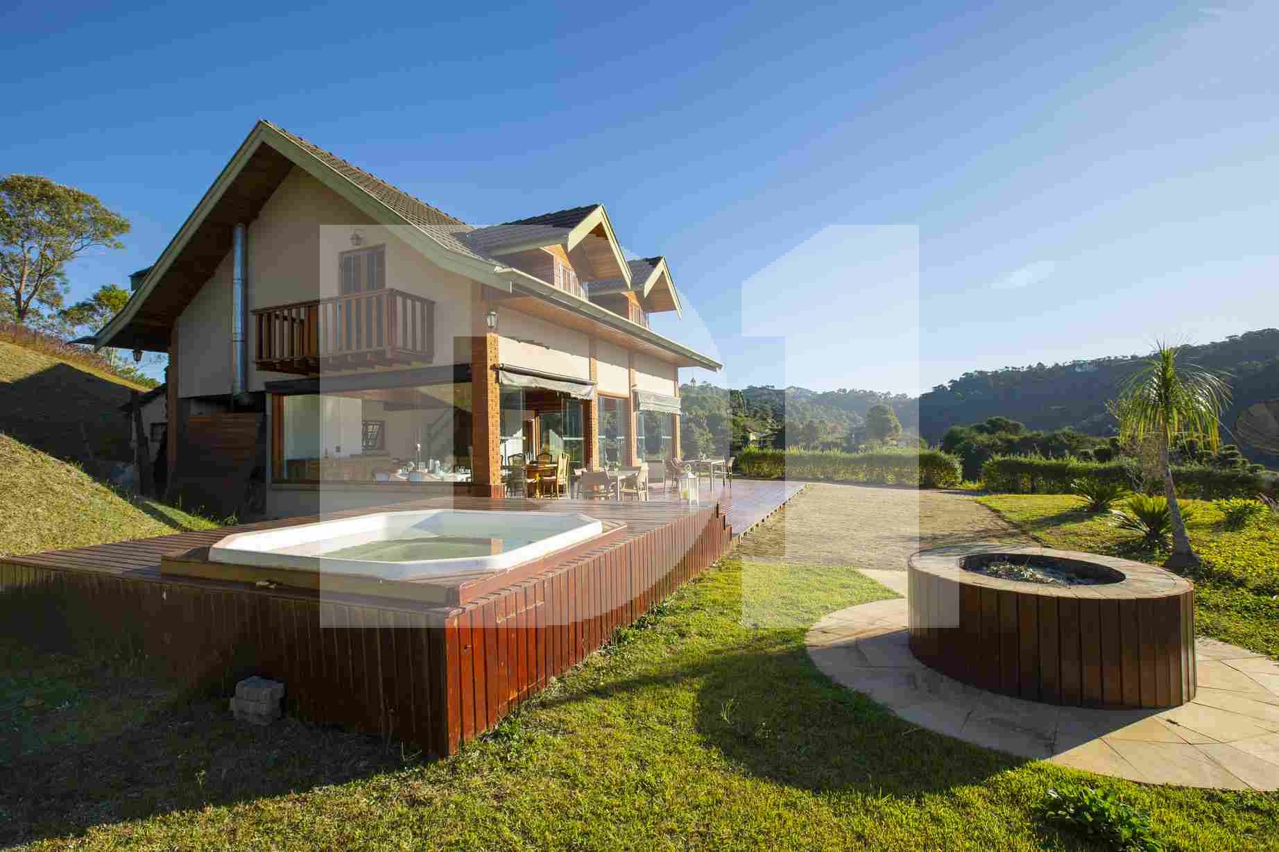 S. da Mantiqueira - Campos do Jordão/SP - Terreno c/ 3 casas de ~700 m² (a.c.) e 5.821 m² (a.t.), localizado em Campos Do Jordão - SP
