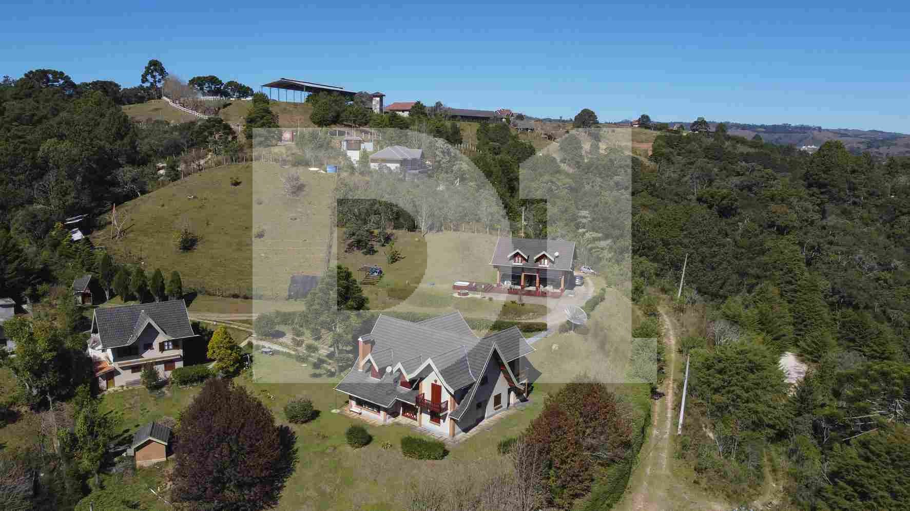 S. da Mantiqueira - Campos do Jordão/SP - Terreno c/ 3 casas de ~700 m² (a.c.) e 5.821 m² (a.t.), localizado em Campos Do Jordão - SP