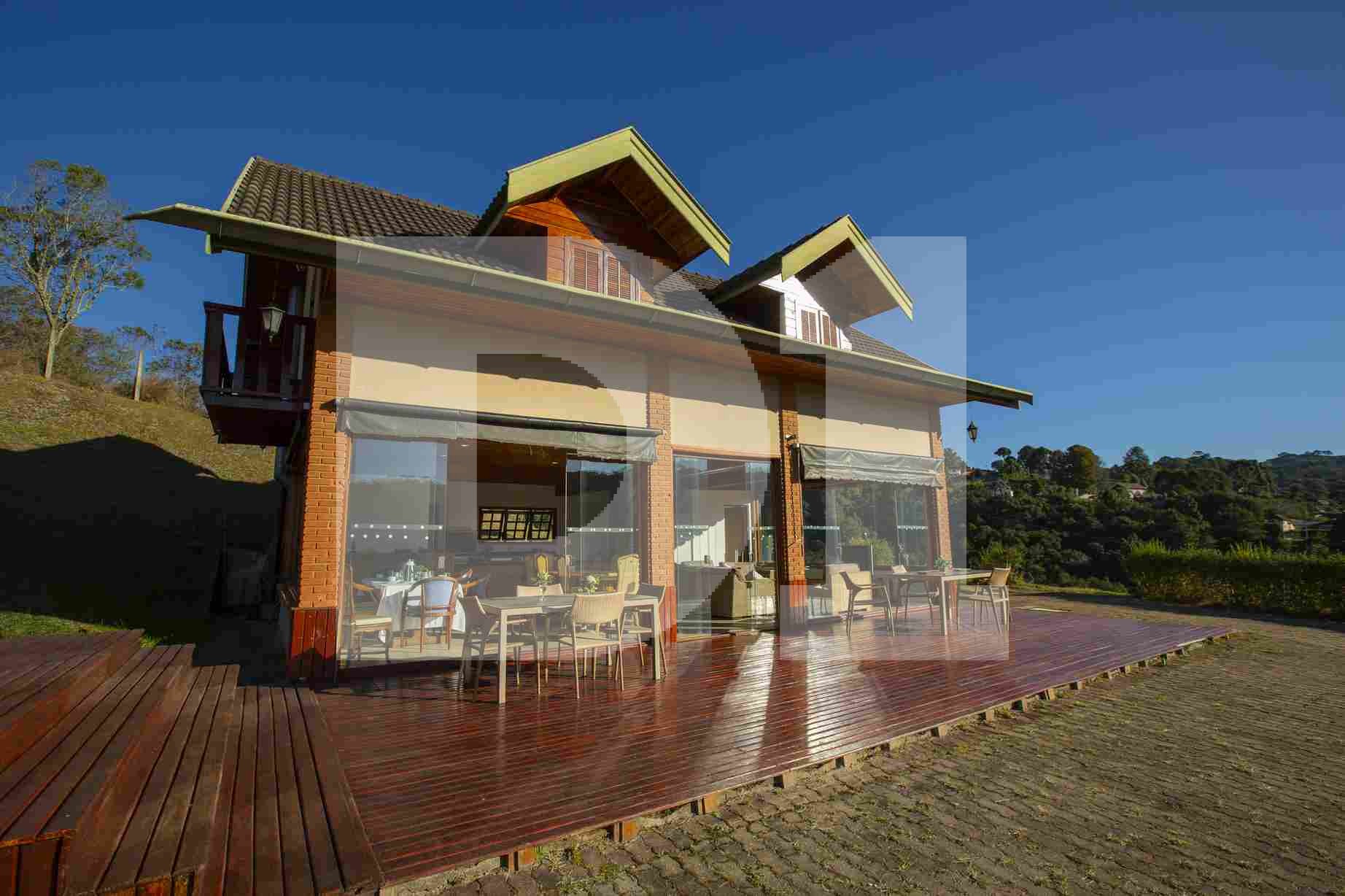 S. da Mantiqueira - Campos do Jordão/SP - Terreno c/ 3 casas de ~700 m² (a.c.) e 5.821 m² (a.t.), localizado em Campos Do Jordão - SP
