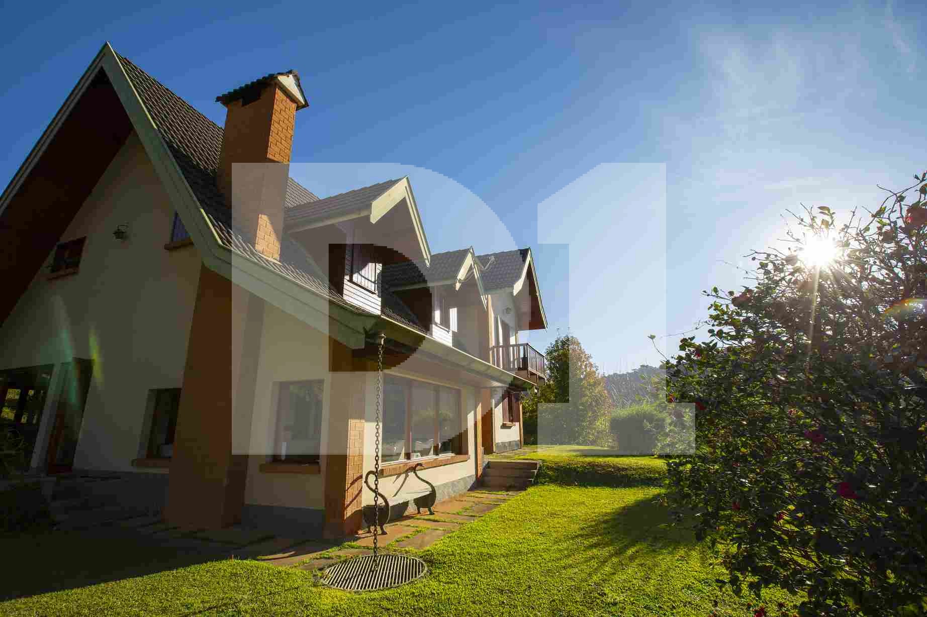 S. da Mantiqueira - Campos do Jordão/SP - Terreno c/ 3 casas de ~700 m² (a.c.) e 5.821 m² (a.t.), localizado em Campos Do Jordão - SP